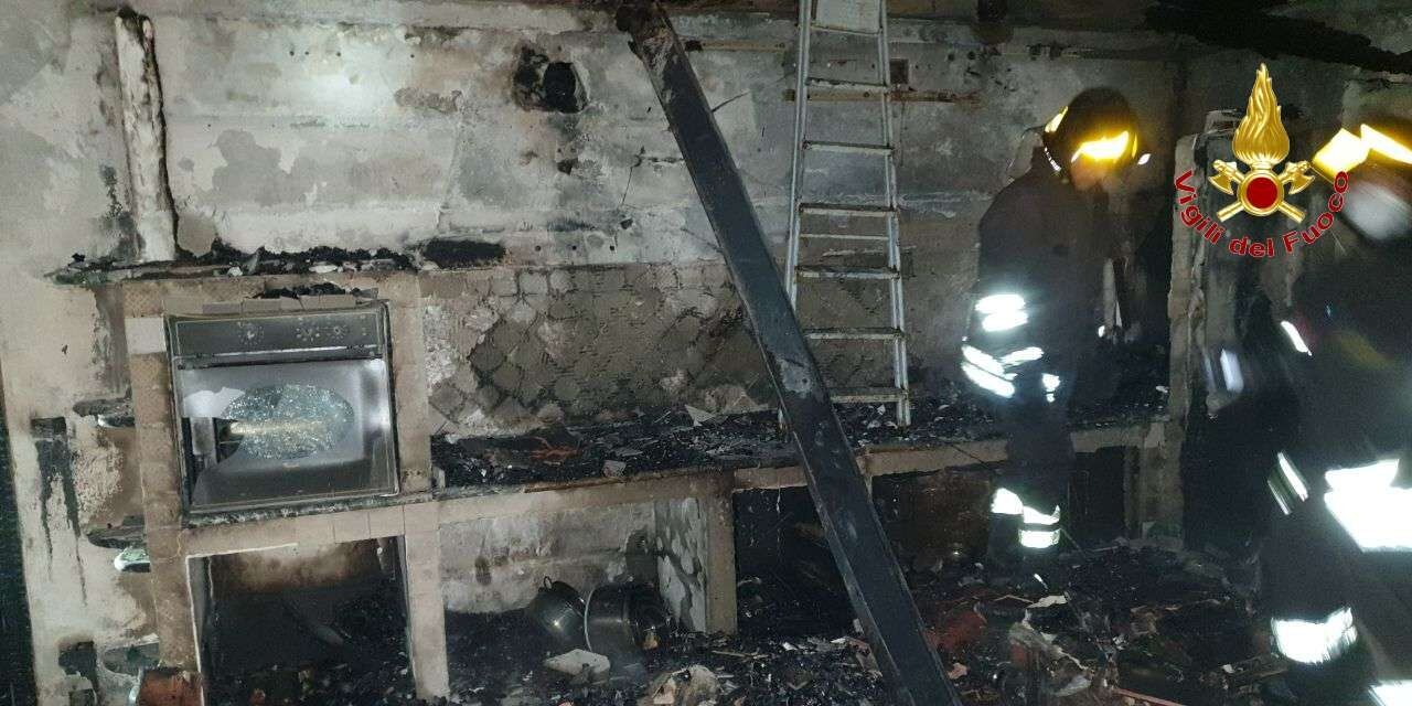 Gerocarne, incendio in un appartamento: danni lievi