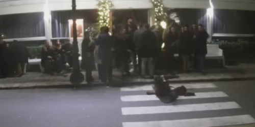 A bordo di una moto investono una ragazza sulle strisce e fuggono: si indaga a Reggio