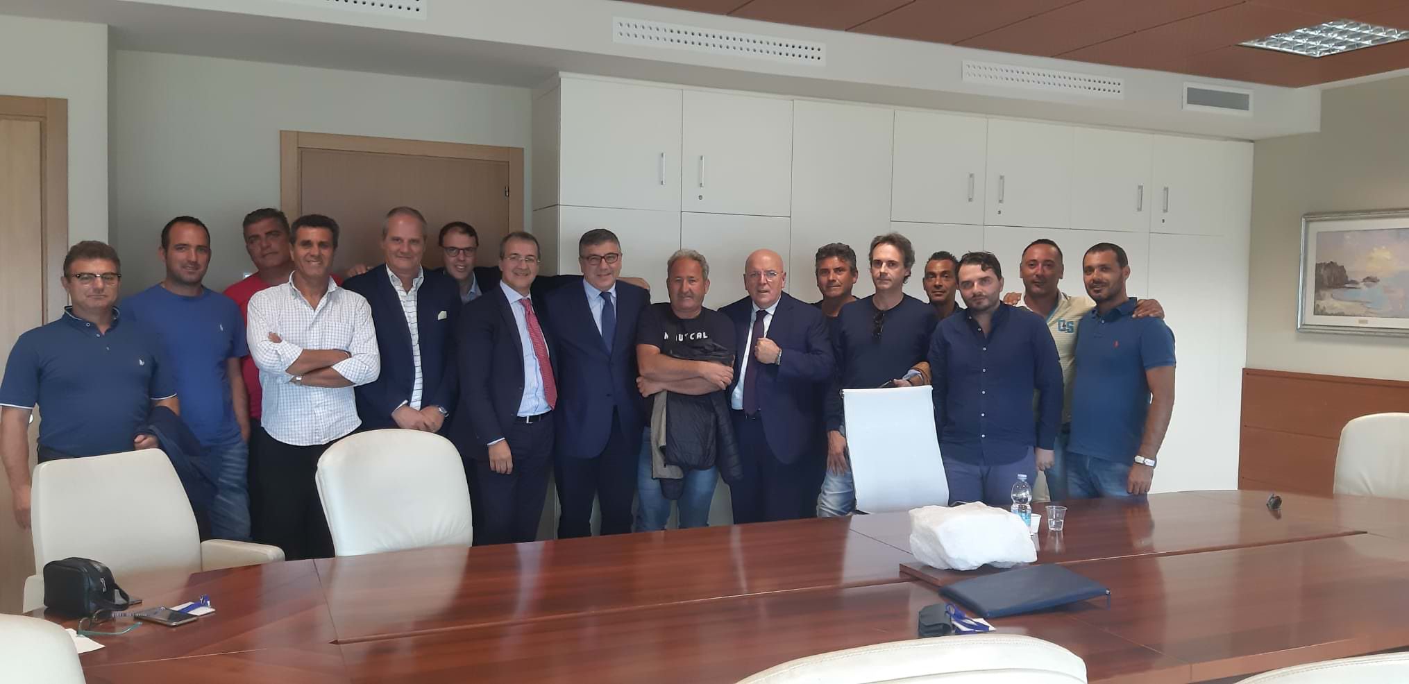 La protesta dei pescatori approda in Regione: «Sia portavoce dei nostri problemi»