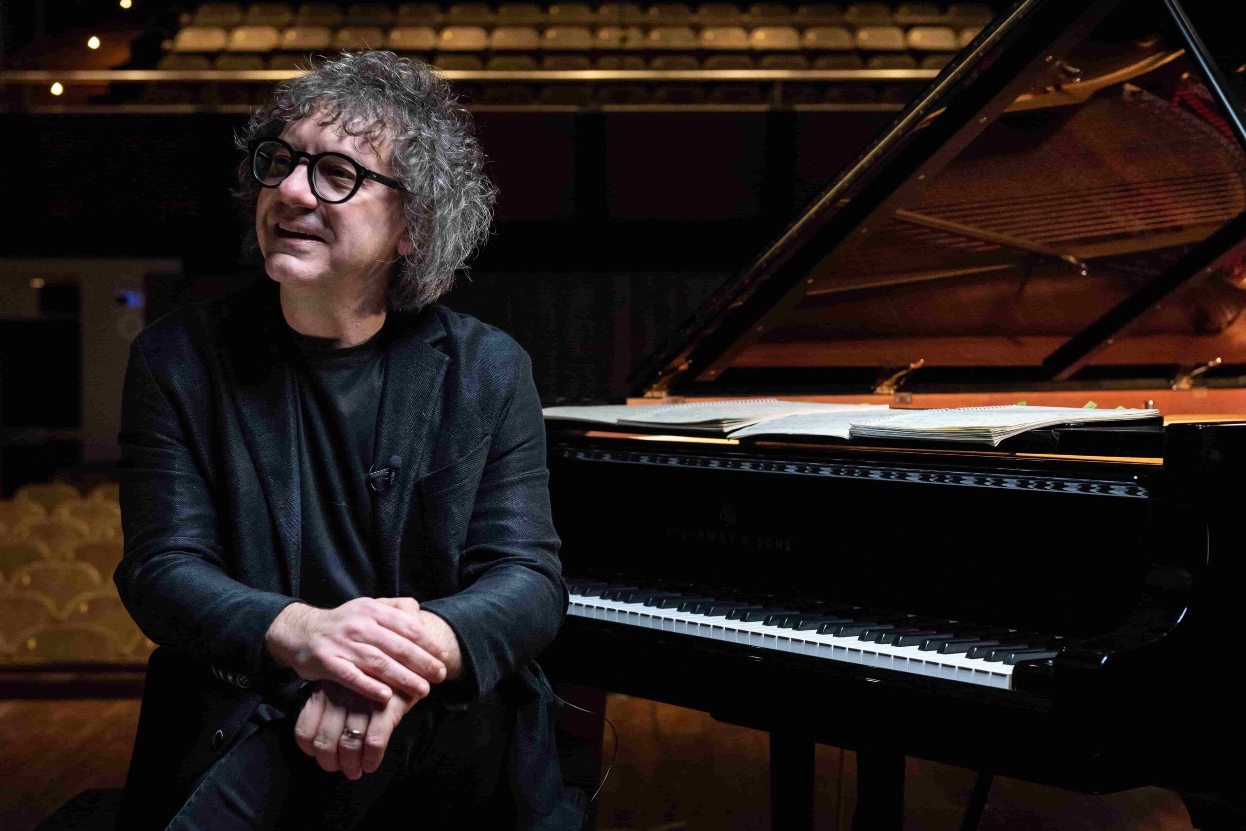 La passione per la musica e il diritto. Anzovino in Calabria, «non dimenticate di volare»