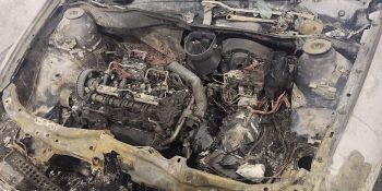 Auto in fiamme nella galleria Sansinato, intervengono i vigili del fuoco