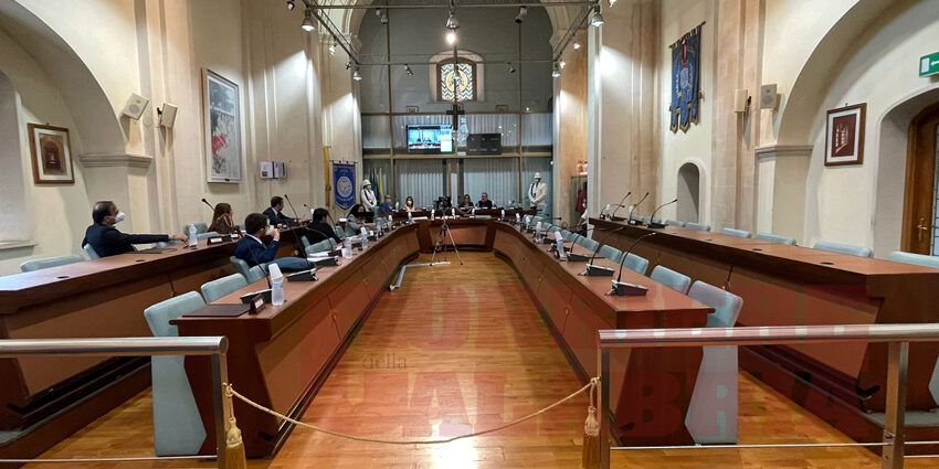 A Corigliano Rossano salta il consiglio comunale: è tempo di (un’altra) crisi politica?