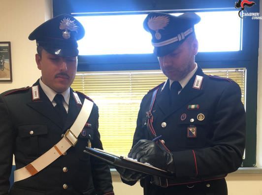 Nasconde la coca nel pacchetto di caramelle: 26enne arrestato a Cassano