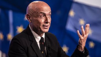 Minniti boccia la sospensione di Schengen