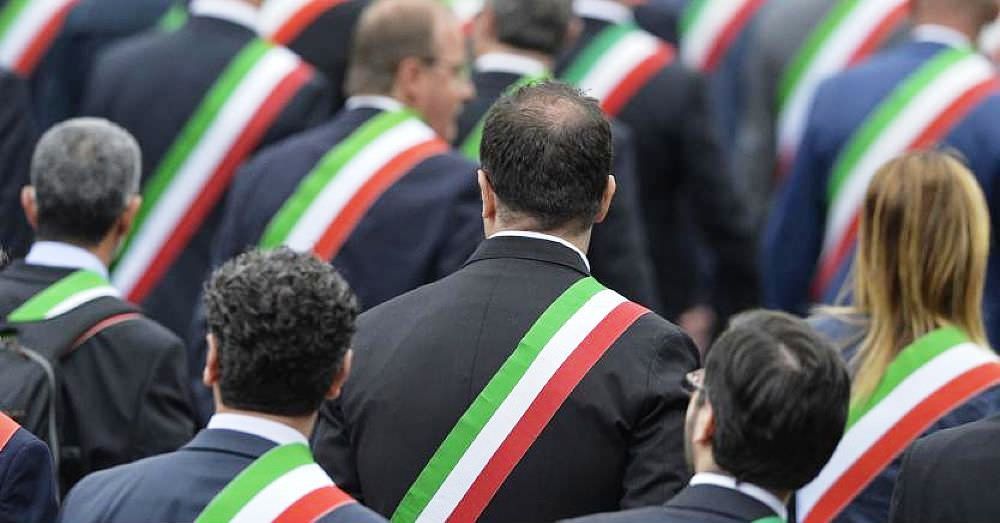 Verso le regionali, Salvatore Magarò tesse la tela dei sindaci