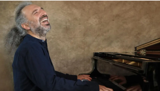 Stefano Bollani e la sua superband in un live imperdibile all’Università della Calabria