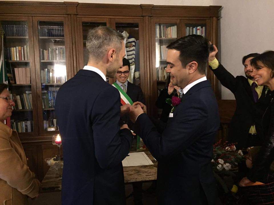 Callipo al forzista scandalizzato dai matrimoni gay: «Webete»