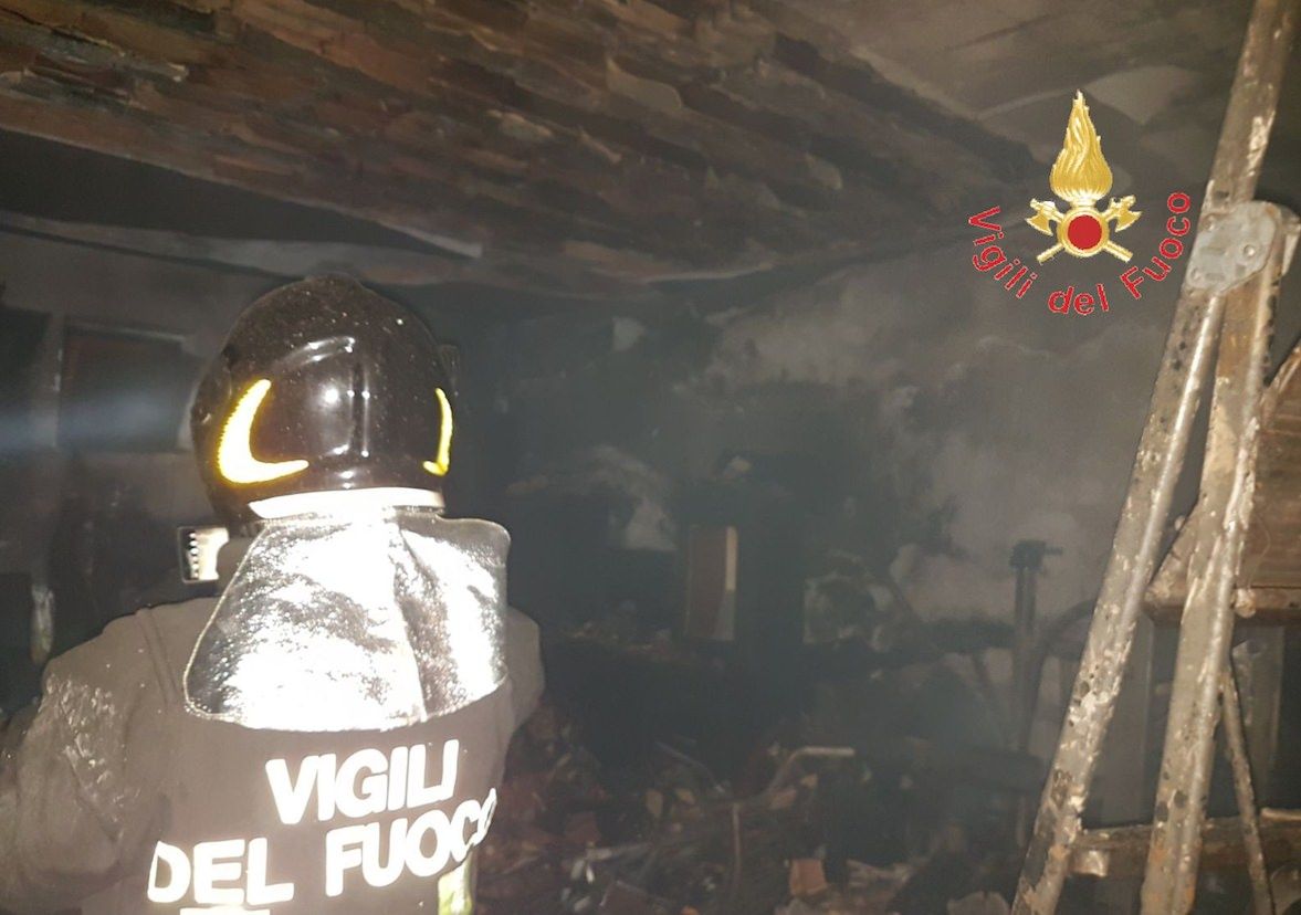 Panico a Catanzaro per un incendio in una palazzina