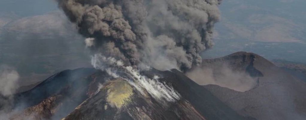Etna, si apre una nuova bocca eruttiva nella Valle del Bove