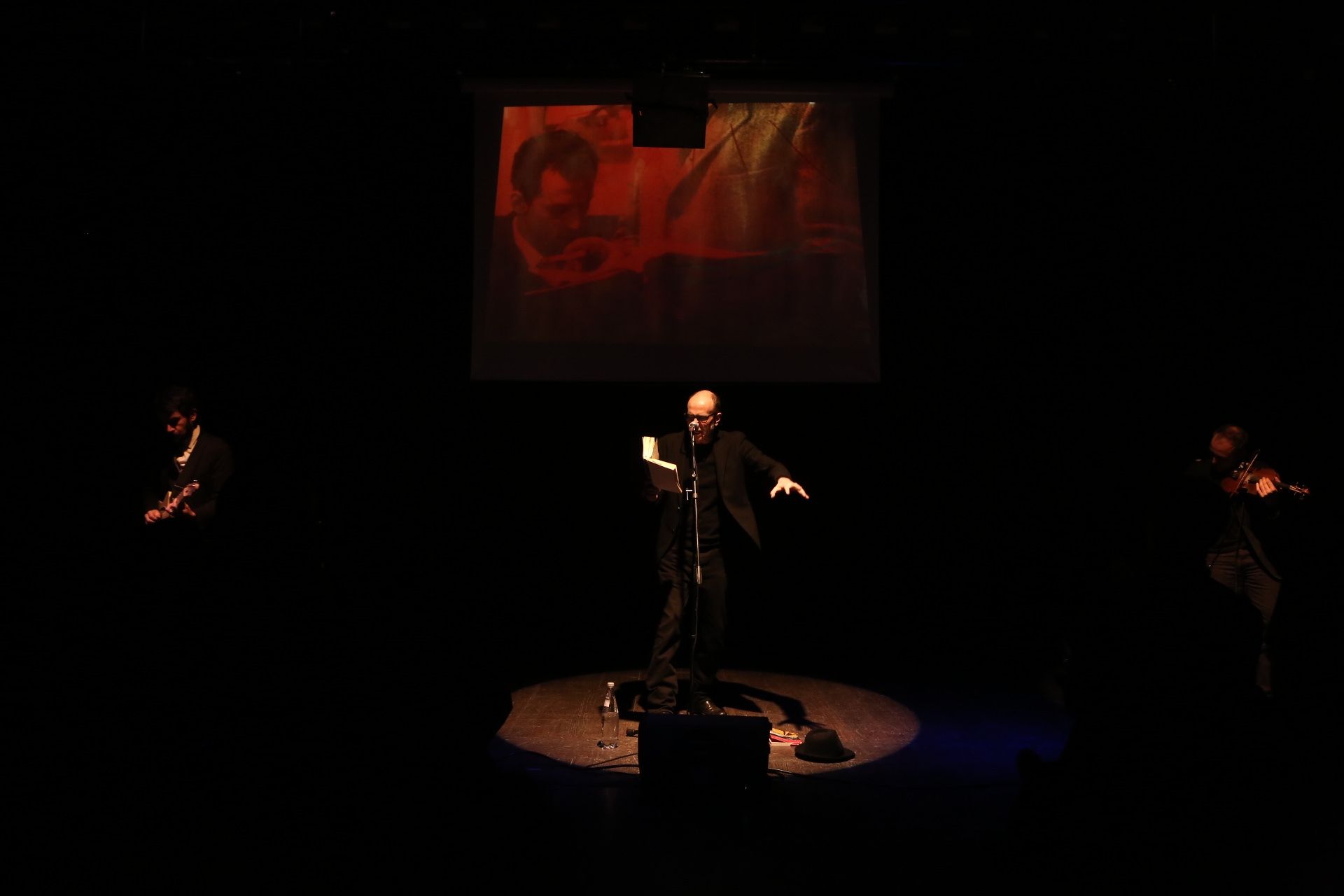 A Reggio di scena la vita difficile di Carnevali