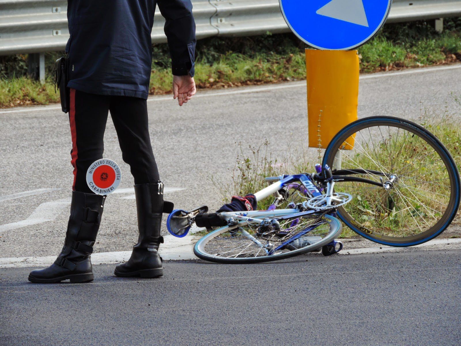 Travolto da pirata della strada, ciclista in gravi condizioni