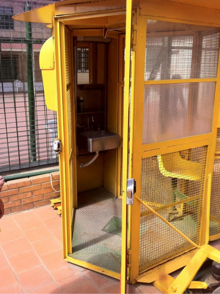 «Pratiche umilianti nel Cie di Lamezia»