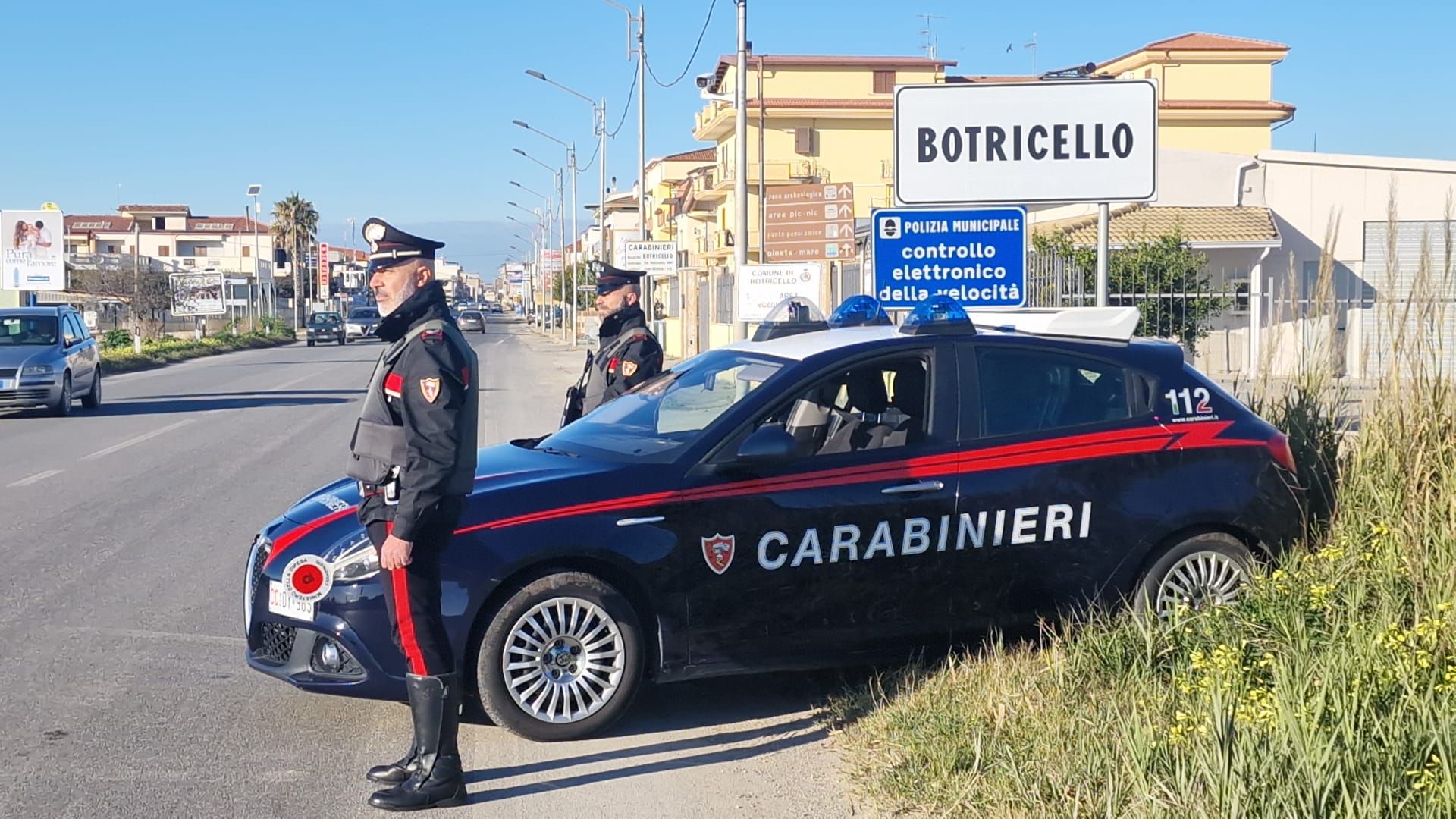 Si fingono carabiniere e avvocato per truffare un’anziana: due arresti nel Catanzarese – VIDEO