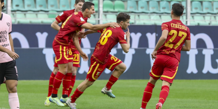 Exploit del Catanzaro al “Barbera”, Palermo sconfitto 2-1