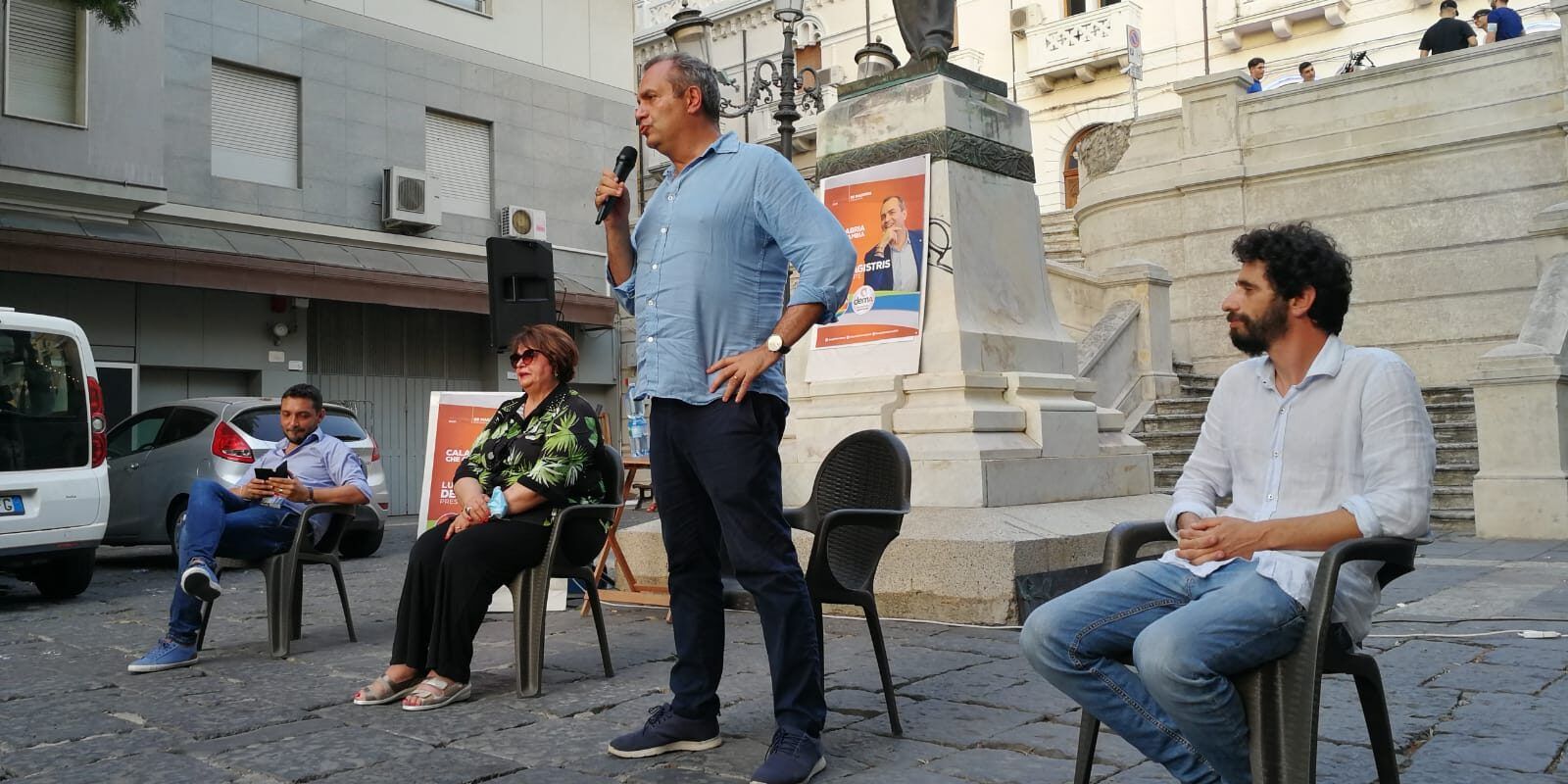 De Magistris a Reggio: «Vogliamo sconfiggere un sistema fatto di criminalità e pacchetti di voti»