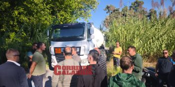 Protesta a Vibo Marina, agricoltori in pressing su Roma: «Politica “distratta”, ma se si ferma l’agricoltura si ferma tutto» – FOTO E VIDEO