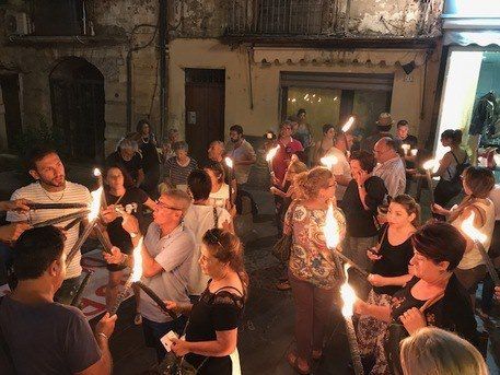 Rogo Cosenza, fiaccolata in memoria delle vittime – VIDEO