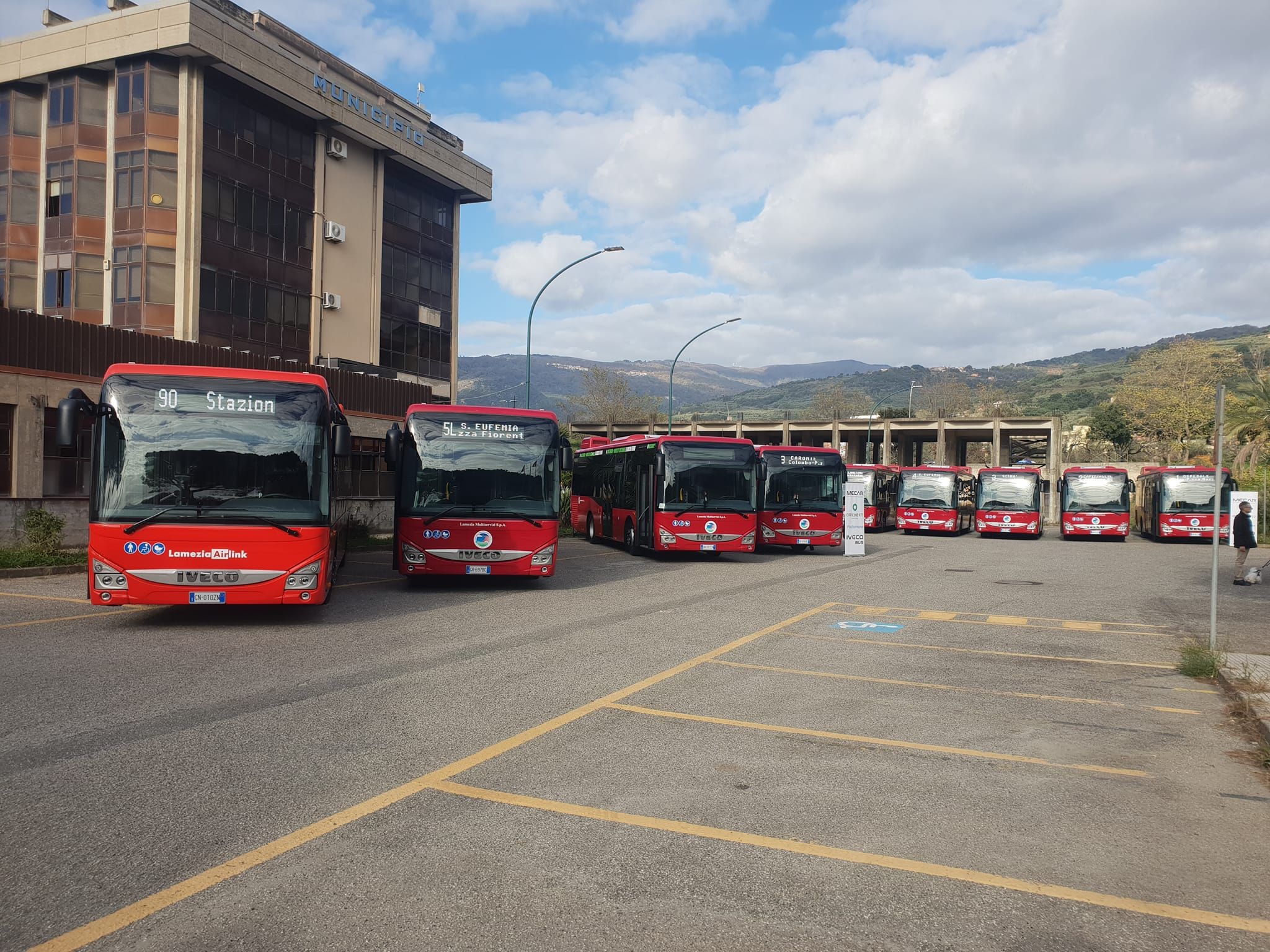 Lamezia, ecco i primi nove bus ibridi – FOTO