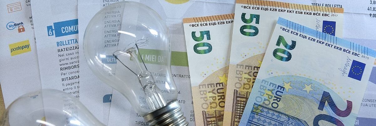 Spesa per luce e gas: +46% in un anno. Ecco come difendersi