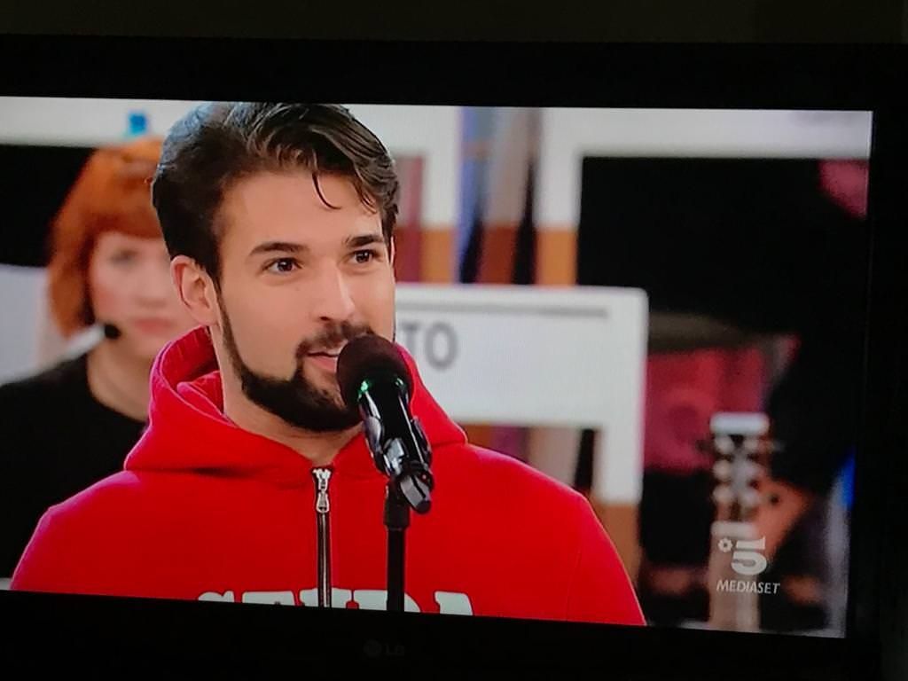 La voce di Federico Veltri incanta "Amici" di Maria De Filippi