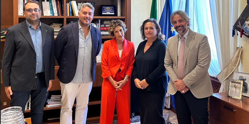 Blocchi nella Piana di Gioia Tauro, Confagricoltura incontra il prefetto: «A rischio la raccolta dei kiwi»