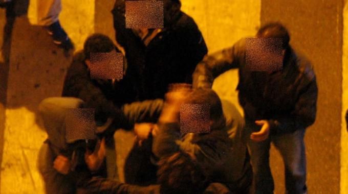 Finte risse in discoteca per rubare gioielli alle vittime, in manette un 20enne di Lamezia