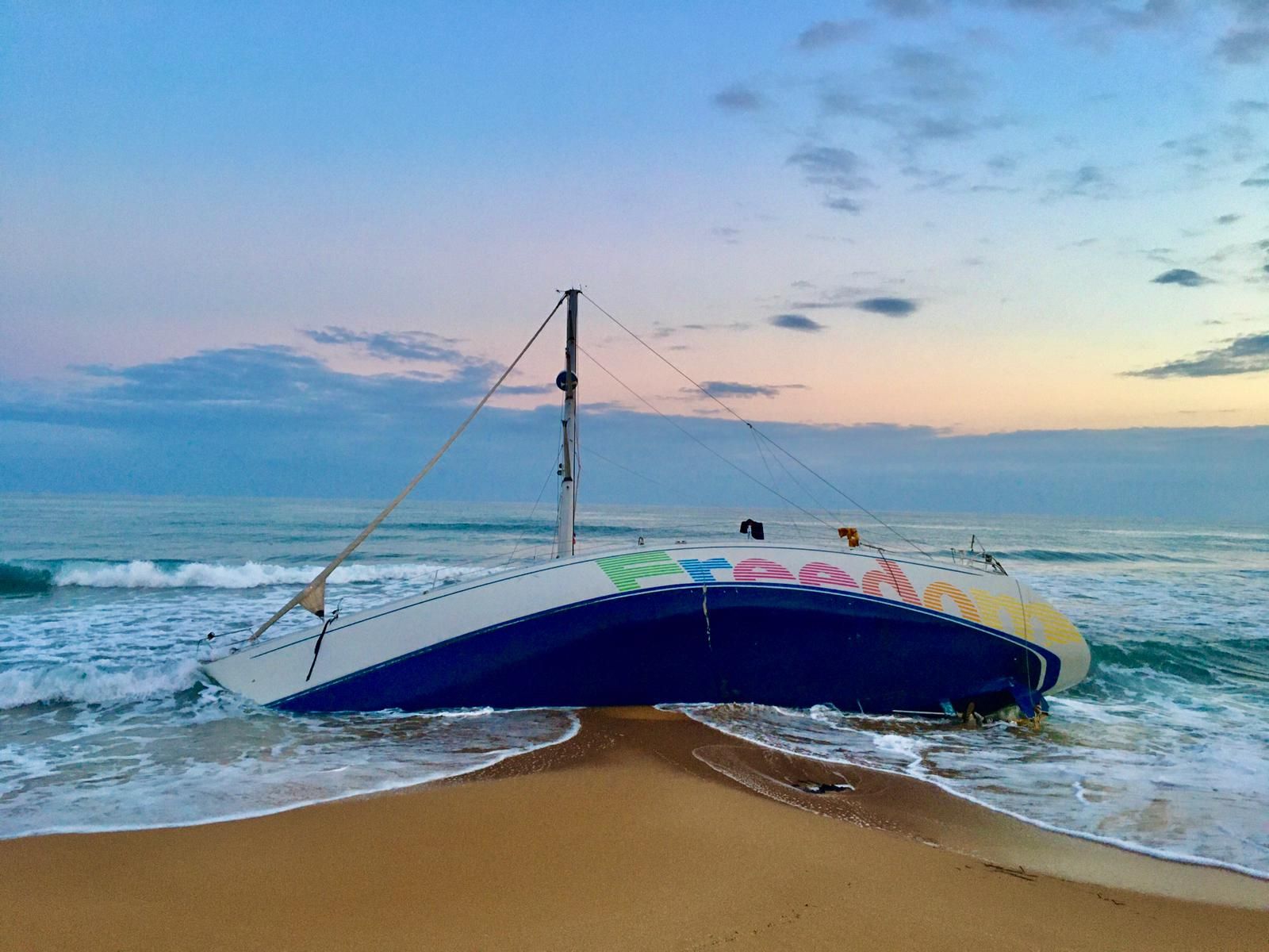 Migranti, troppi relitti su spiagge: sindaco di Isola Capo Rizzuto chiede la rimozione