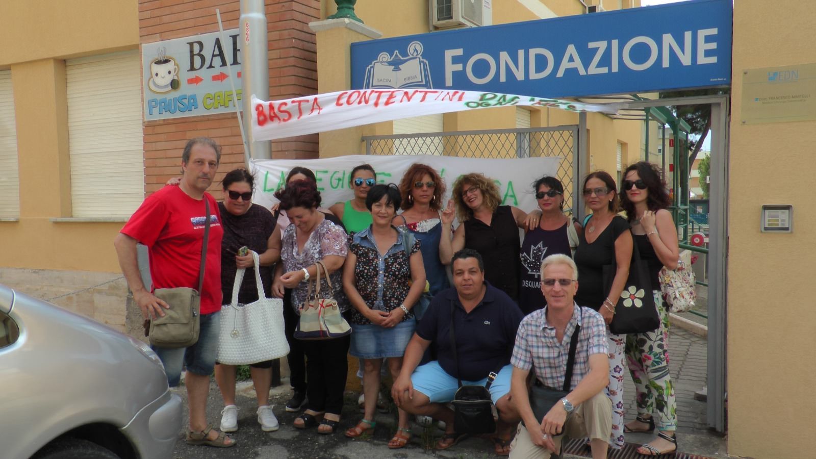 Lavoratori senza stipendio, sit-in alla "Fondazione Betania"