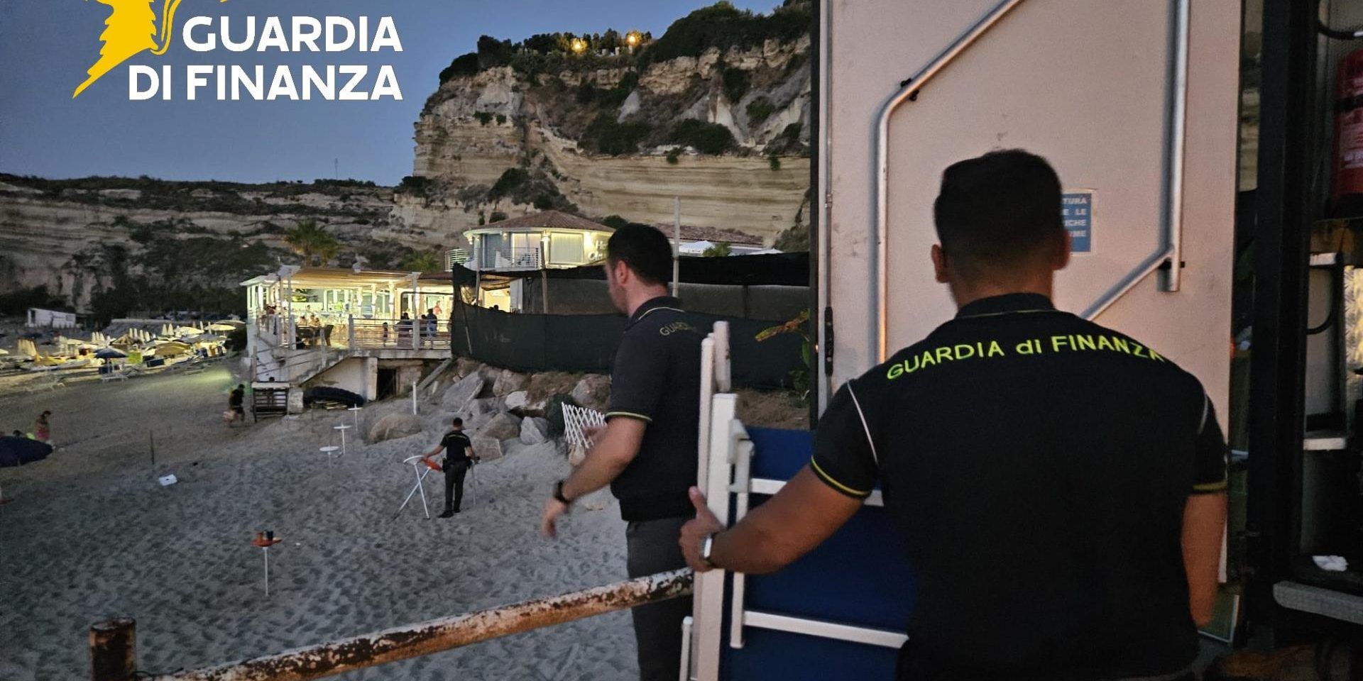 Scoperti lidi abusivi sulla Costa degli Dei: “liberati” oltre 5mila mq di spiaggia