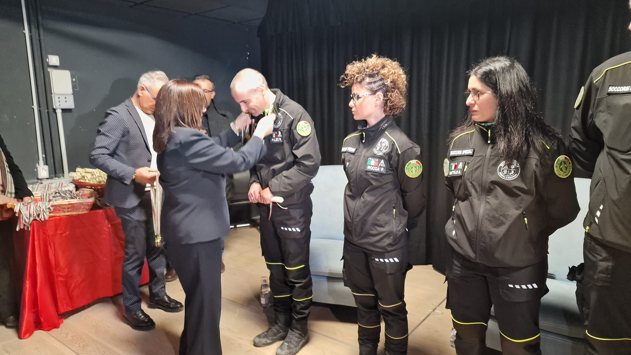 Naufragio di Cutro, a Isola Capo Rizzuto consegnate 300 medaglie ai volontari – FOTO