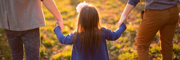 Figli di coppie gay, l’Ue condanna lo stop del governo Meloni