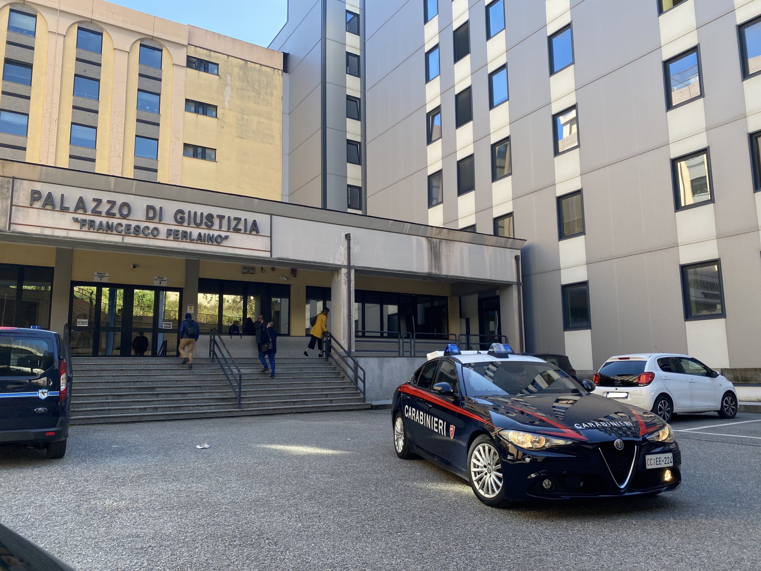 Il vicino fa rumore e lui lo accoltella, in carcere un 55enne di Simeri Crichi