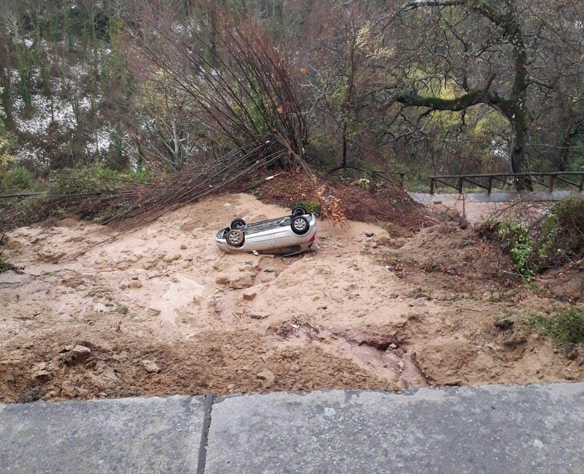 Celico, frana il terreno sotto un palazzo. Evacuate 5 persone