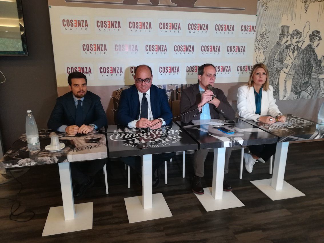L’opposizione all’attacco: «Occhiuto ha la maggioranza, ma è stata una notte burrascosa»