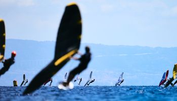 WingFoil Racing World Cup: Herbert e Picot al comando dopo due giornate di regate a Gizzeria