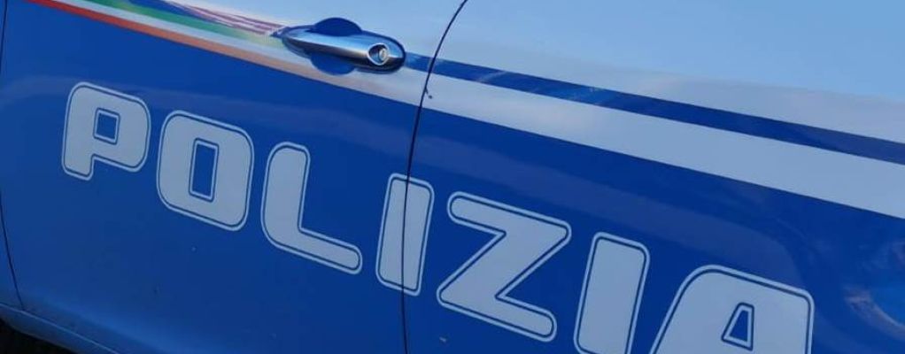 Muore a Bologna, in un video la colluttazione con gli agenti