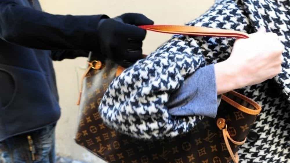 Rapine in coppia a Reggio Calabria, in manette due persone