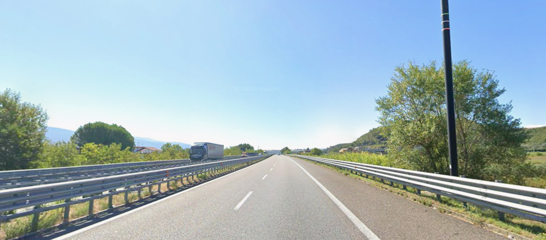 Anziano contromano sulla A2 vicino Rogliano, evitata tragedia grazie a un dipendente Anas