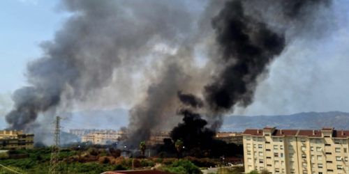 Reggio, nuovo incendio di rifiuti ad Arghillà: apprensione per la densa nube di fumo