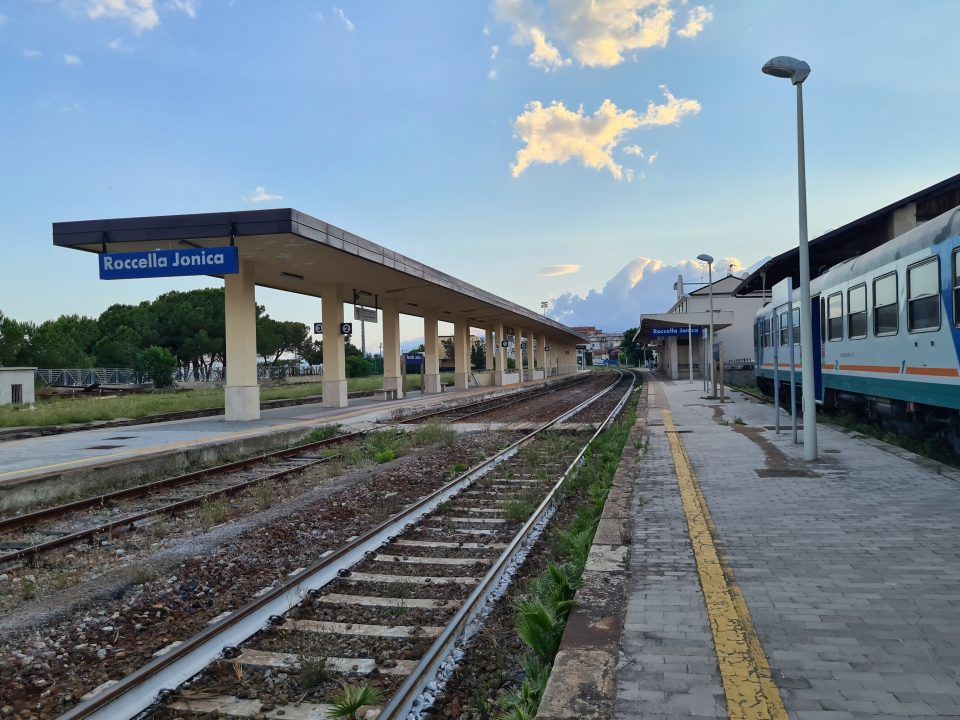 Roccella Jonica, un uomo trovato morto nella stazione