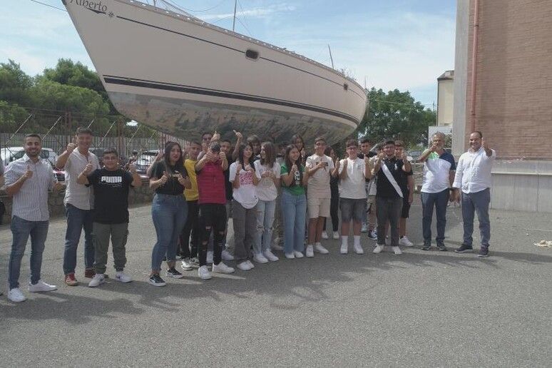 Barca degli scafisti al Nautico di Catanzaro