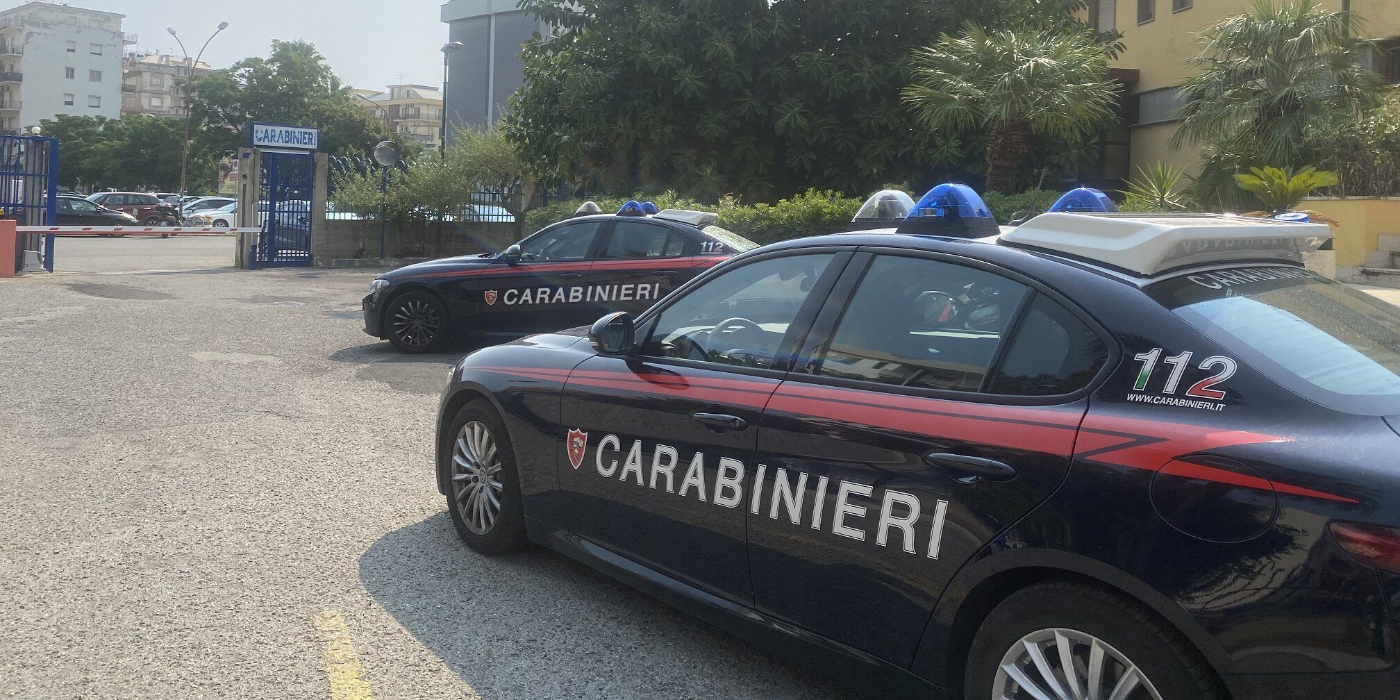 Cibo scaduto e lavoratore in nero, sospesa un’attività commerciale nel Soveratese