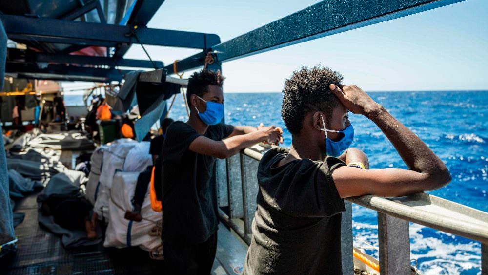 Tragedia migranti, la Curia: «Chi si professa Cristiano non può abbandonarsi a indifferenza e razzismo»