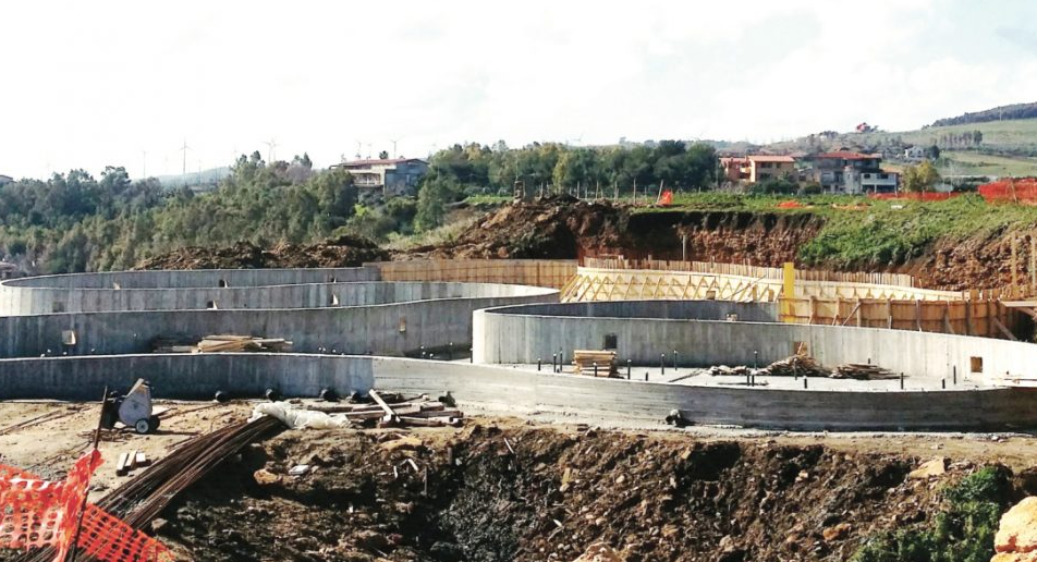 «Abbattere i manufatti abusivi nell’area di Capo Colonna»