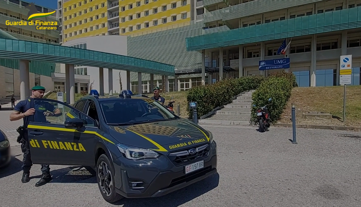 Catanzaro, appalti “truccati”: l’aiuto per le elezioni e la rivelazione dei doveri di segretezza