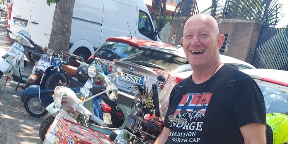 Mauro Tresoldi in tour in vespa domani fa tappa a Catanzaro