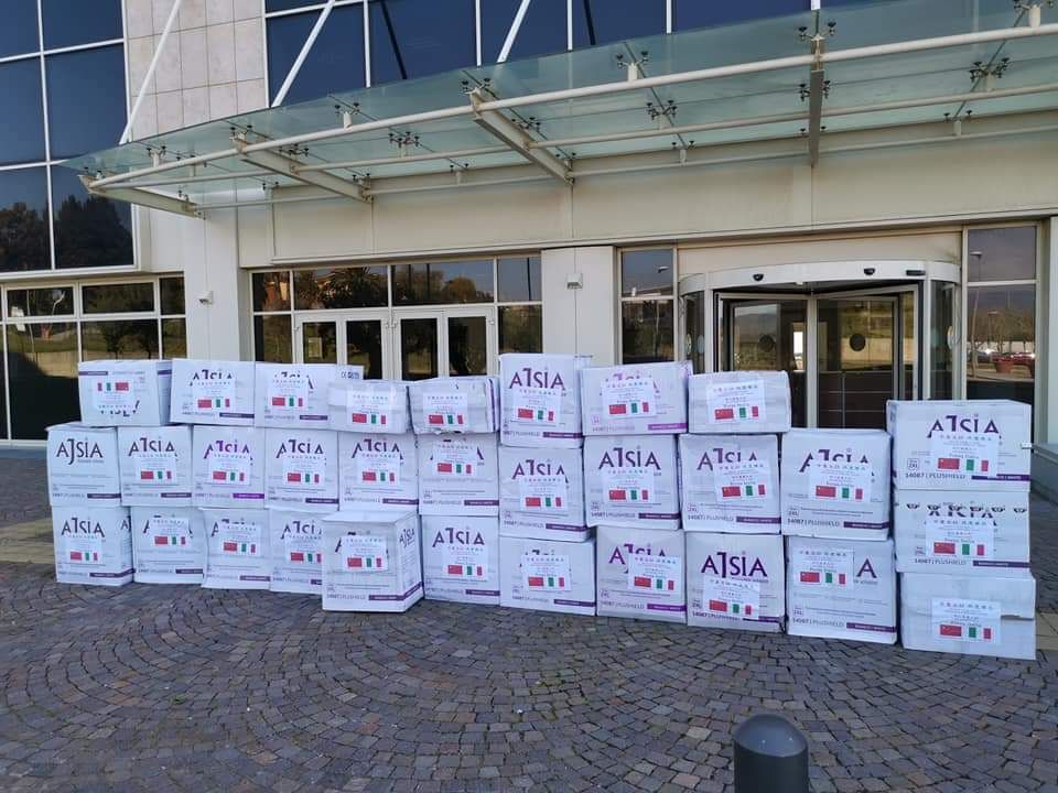 Coronavirus, imprenditori cinesi donano tute alla Regione Calabria