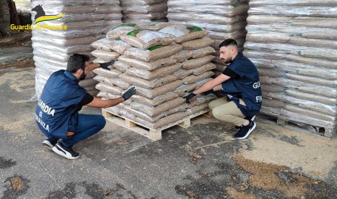 Pellet contraffato sequestrato a Crotone: era nell’azienda del boss di Mesoraca
