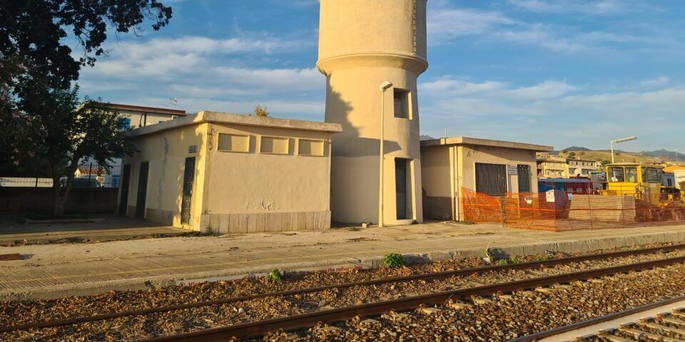 Nel Reggino tre operai precipitano da un’altezza di tre metri dopo il cedimento di una ringhiera, non sono in pericolo di vita