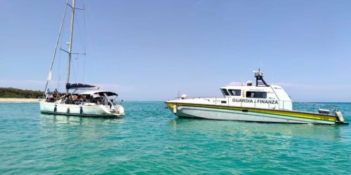 Sbarchi a Reggio e Crotone, identificati due trafficanti di esseri umani